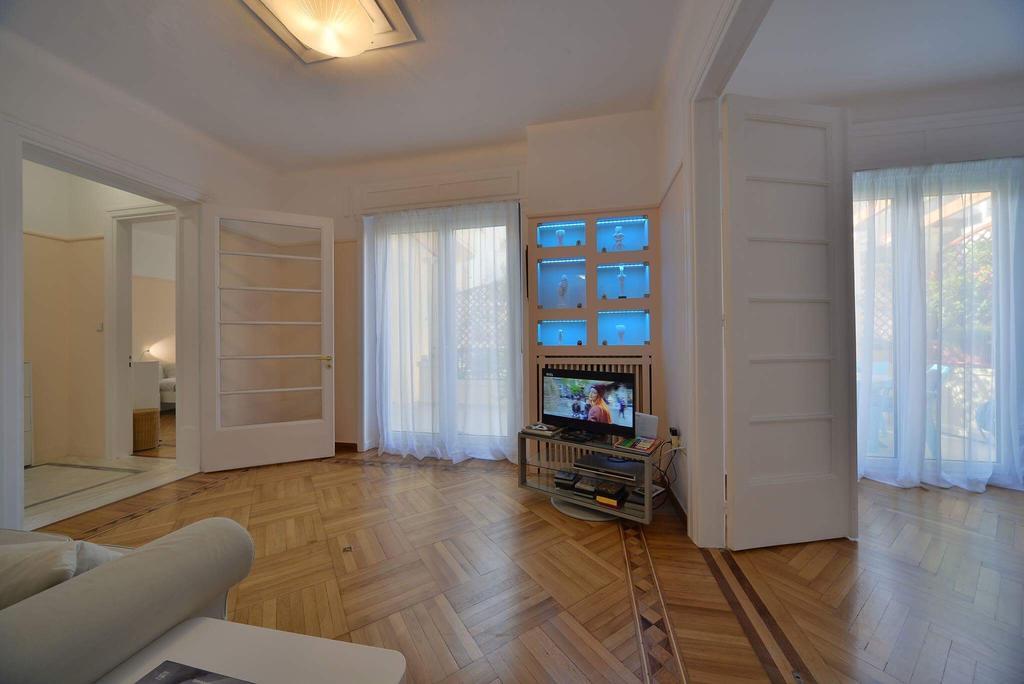 Oasis Veranda Under Columns.Kolonaki Embassy Area. Athens Luaran gambar