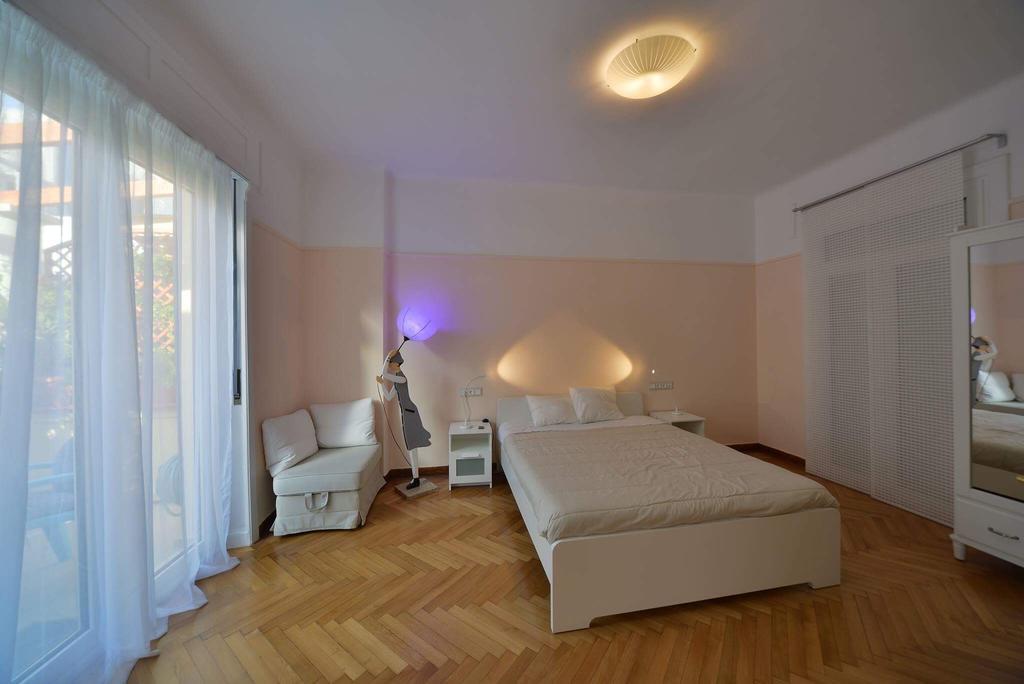 Oasis Veranda Under Columns.Kolonaki Embassy Area. Athens Luaran gambar